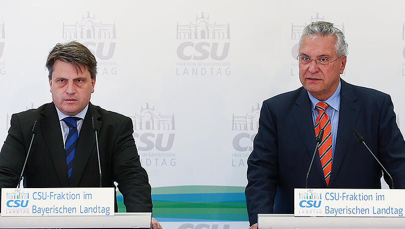 Bayerns Justizminister Winfried Bausback (l) und Bayerns Innenminister Joachim Herrmann sprachen bei der CSU-Klausur auf Kloster Banz über den Kampf gegen den Terrorismus. Bayerns Justizminister Winfried Bausback (l) und Bayerns Innenminister Joachim Herrmann sprachen bei der CSU-Klausur auf Kloster Banz über den Kampf gegen den Terrorismus.