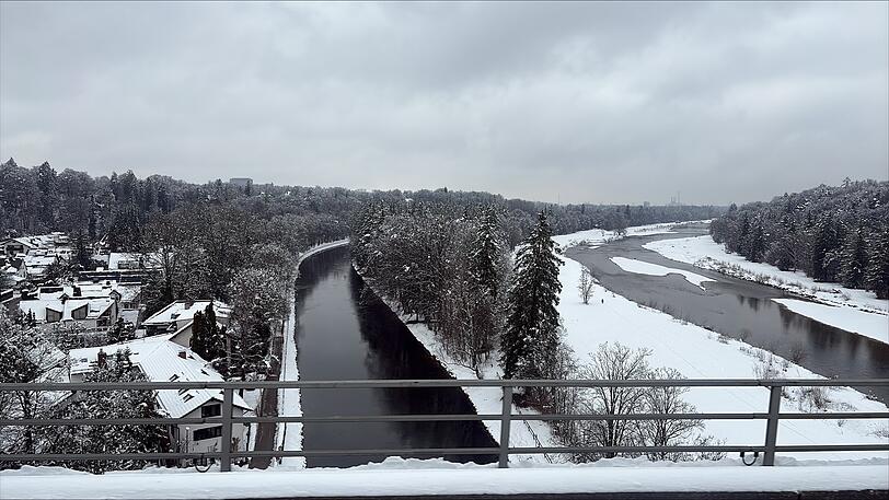 Blick von Gro&szlig;hessloherbr&uuml;cke &mdash; zum Baden ist die Isar zu kalt.