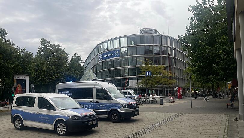 Auch Polizei ist vor Ort.