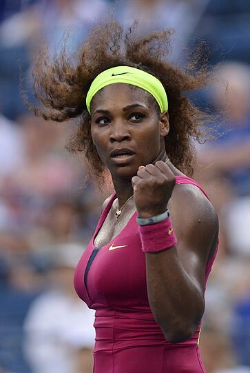 Serena Williams gewinnt gegen die Italienerin Sara Errani mit 6:1, 6:2 und zieht ins Finale der US Open in New York ein. Dort trifft sie auf Wiktoria Asarenka