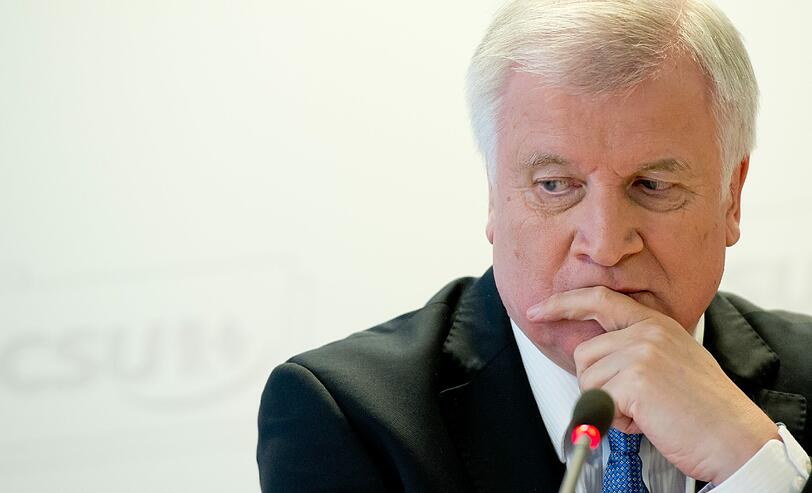 Der bayerische Ministerpräsident Seehofer spricht in Erding beim CSU-Kongress zur Flüchtlingspolitik.