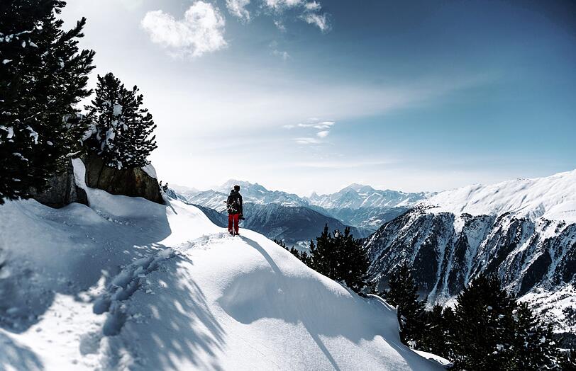 Das Natur-Designhotel SILENA im Hochtal Vals liegt unmittelbar an einer Langlaufloipe und nahe der Talstation. Neu eröffnet im Dezember 2017 bietet das stylishe Haus mit Feng Shui inspirierter Architektur eine Auszeit für Genießer und Entdecker.