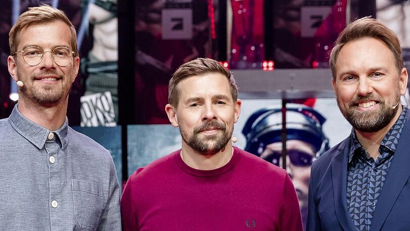 Joko Winterscheidt, Klaas Heufer-Umlauf und Moderator Steven Gätjen (v.l.n.r.).