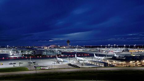 Eine Start- und Landebahn wurde vorübergehend gesperrt. (Archivbild)