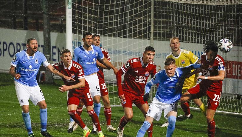 Packendes Duell im Hinspiel: 1860 gewann in Unterhaching am Ende mit 2:0.