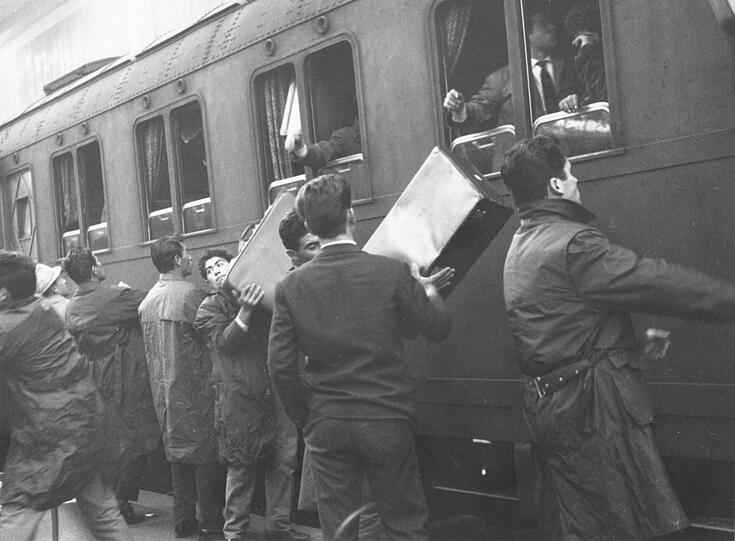 Ankunft von Gastarbeitern im Jahr 1965: Die Caritas nahm sich ihrer Belange an.