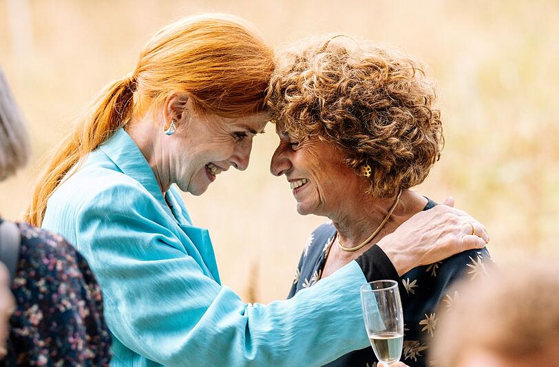 Barbara Keyserling (Sibylle Canonica, links) und Jasna (Adriana Altaras) sind beste Freundinnen. Barbara Keyserling (Sibylle Canonica, links) und Jasna (Adriana Altaras) sind beste Freundinnen.