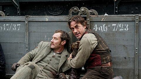 Sherlock Holmes (Robert Downey Jr., r.) und Dr. Watson (Jude Law)