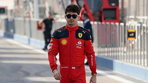 Charles Leclerc aus Monaco vom Team Ferrari im Fahrerlager.