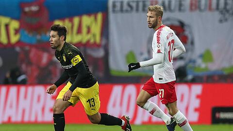 Transfers, wie sie der FC Bayern früher mit Vorliebe einfädelte: Raphael Guerreiro (li.) kam vom BVB, Konrad Laimer von RB Leipzig.