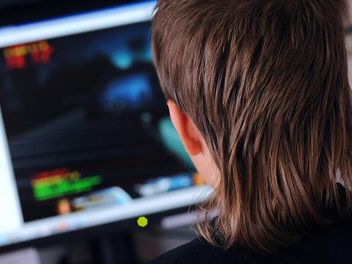 Besonders junge Menschen kommen kaum vom Computer los