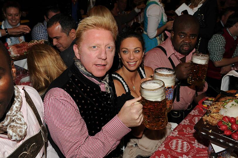 Lilly und Boris Becker lassen es sich auch gut gehen auf der Wiesn.
