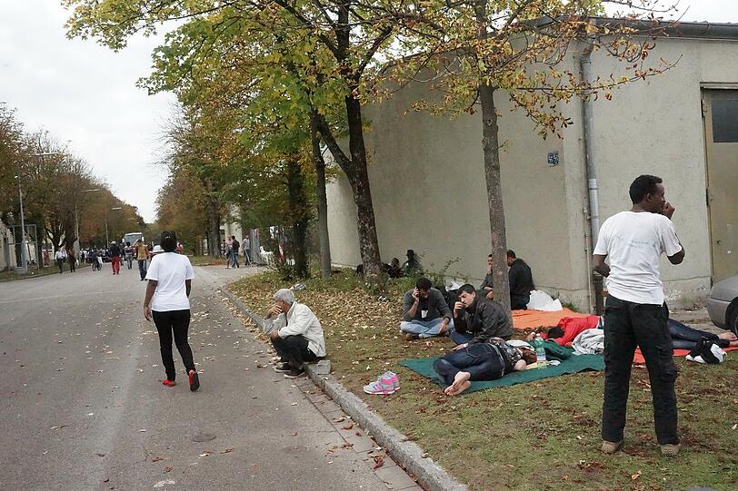 Sehen Sie hier weitere Bilder vom Besuch in der Bayernkaserne.