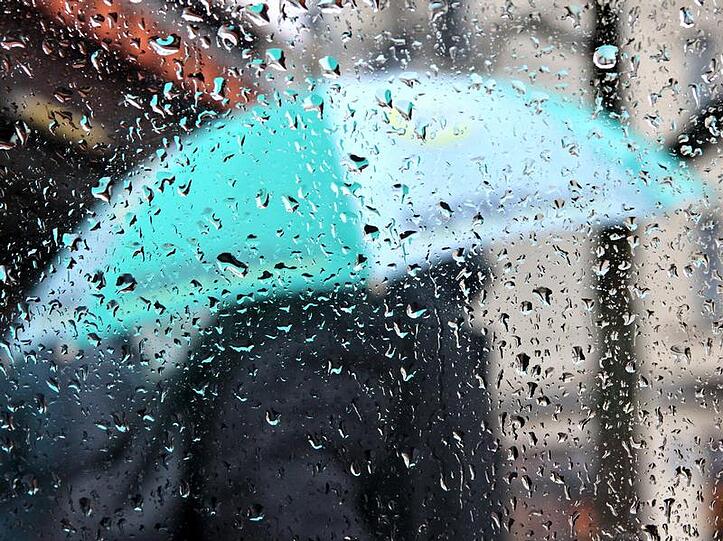 Der Regenschirm sollte in den nächsten Tagen nicht zuhause vergessen werden.