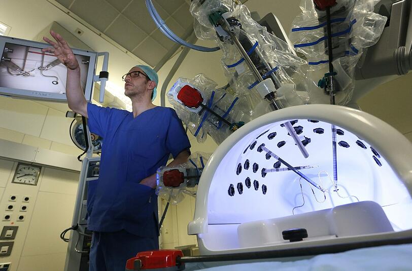 Die Digitalisierung in Krankenhäusern schreitet voran: Hier der neue 3D-Operationsroboter. Foto: Stephanie Pilick