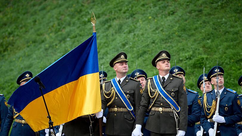 Die Ukraine geht am Samstag den Tag ihrer Nationalflagge. Am Sonntag ist Unabhängigkeitstag.