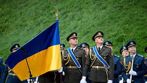 Die Ukraine geht am Samstag den Tag ihrer Nationalflagge. Am Sonntag ist Unabhängigkeitstag.