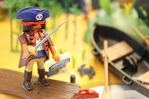 Die Figuren des Spielwarenherstellers Playmobil aus der Serie Piraten-Schatzhöhle.