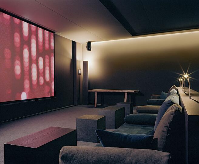 So edel gibt sich das neue Luxus-Kino im "Bayerischen Hof": Hier gibts Komfort und Champagner statt Drängelei und Popcorn-Krümeln.