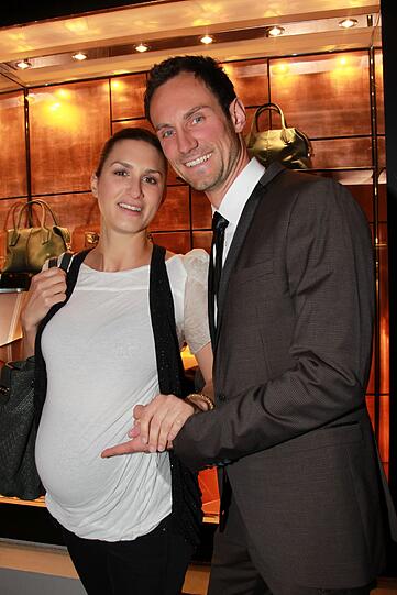 Moderator Fero Andersen und seine schwangere Freundin Andrea Moll