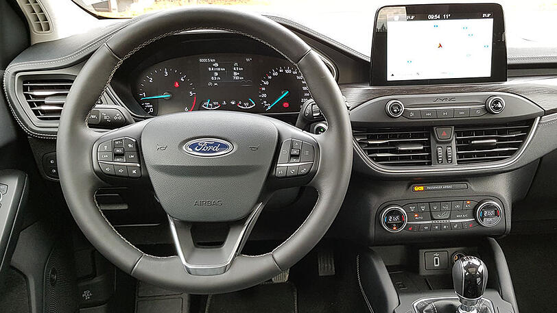 Blick ins Cockpit des Ford Focus Turnier.