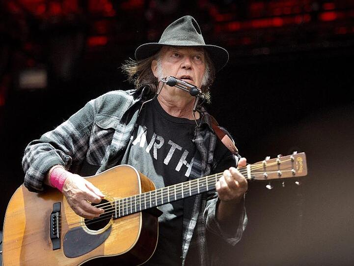 Neil Young 2016 beim Roskilde Festival.