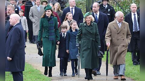 Hinter König Charles III. und Königin Camilla liefen Prinzessin Kate und Prinz William mit ihren drei Kindern.