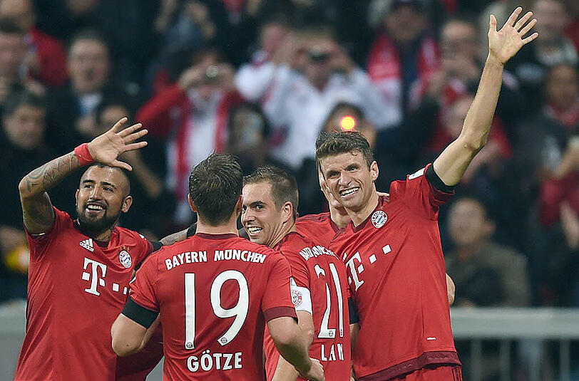Bayerische Jubelarie nach einem weiteren Lewandowski-Tor mit Kapitän Philipp Lahm im Zentrum.