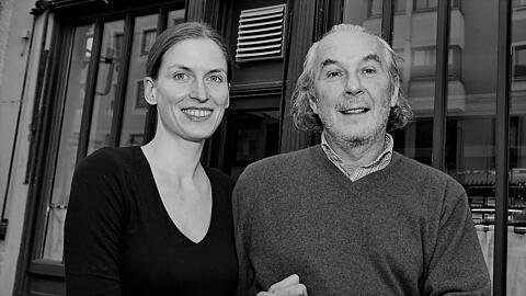 Fabrizio Cereghini mit Ehefrau Sabine vor seinem Restaurant "Rossini". Der Münchner Gastronom ist mit 71 Jahren gestorben.