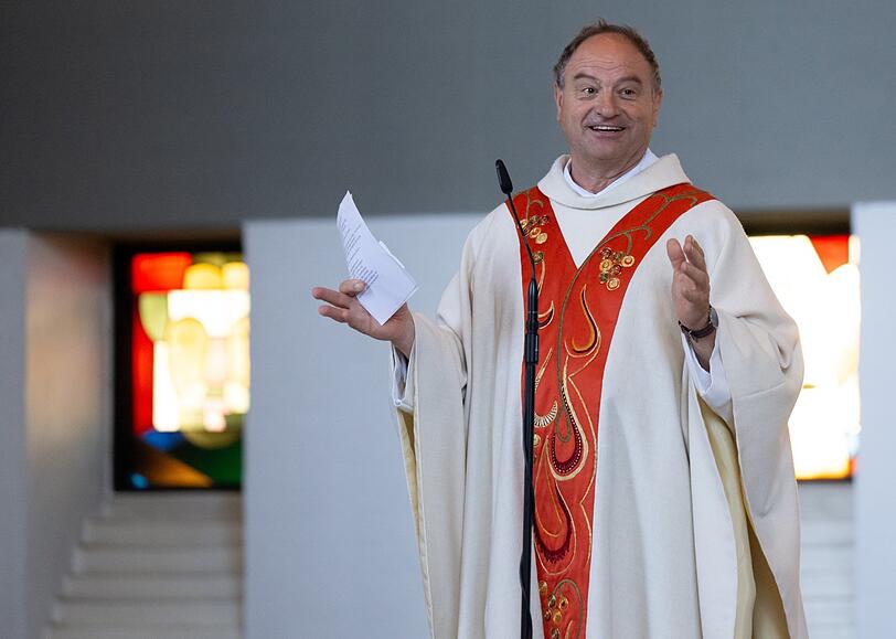 Pfarrer Rainer Maria Schießler dürfte zumindest mit der Kutte kein Problem haben. Pfarrer Rainer Maria Schießler dürfte zumindest mit der Kutte kein Problem haben.