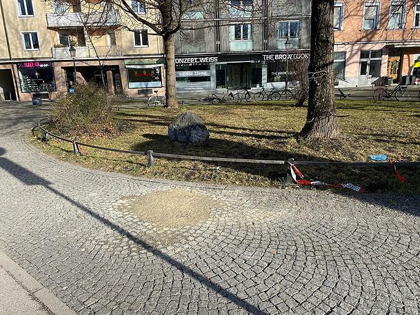 Freitagmittag: Das Loch ist nun wieder verf&uuml;llt.