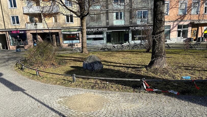 Freitagmittag: Das Loch ist nun wieder verf&uuml;llt.