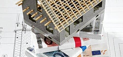 Die Finanzierung der eigenen vier Wände sollte auf einem äußerst soliden Fundament stehen. Damit das funktioniert, fördert der Staat den Immobilienerwerb in vielerlei Hinsicht.