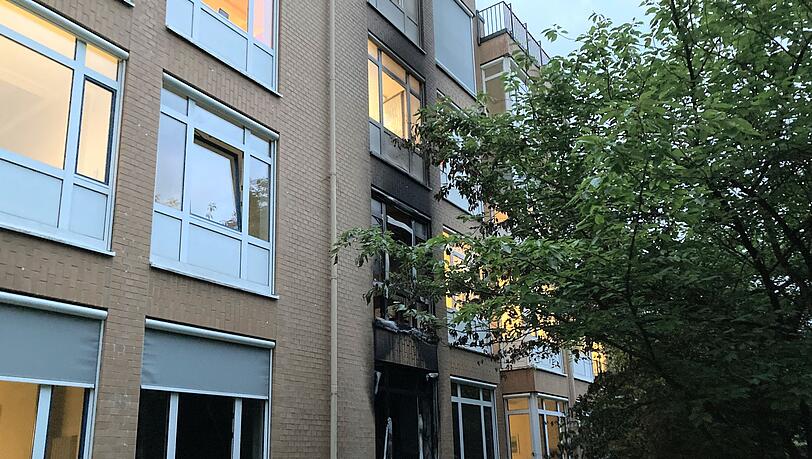 Das Feuer in dem Hamburger Krankenhaus wurde wohl absichtlich gelegt. Ein Patient hat ersten Erkenntnissen zufolge sein Kissen in Brand gesteckt.