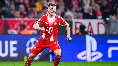 Der Fu&szlig; schmerzt zu sehr: Joshua Kimmich fehlt dem FC Bayern zum Jahresabschluss. (Archivbild)