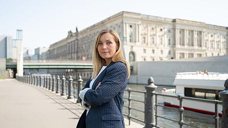 Judith Schrader (Nadja Uhl) ermittelt im neuen Fall der Krimireihe "Die J&auml;gerin" in den eigenen Reihen.