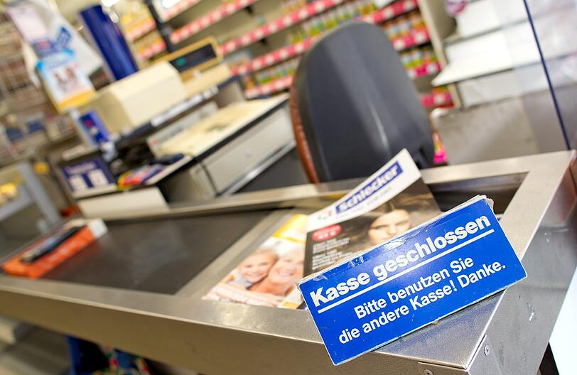 Einige betroffene Schlecker-Läden hatten schon in den vergangenen Tagen zugemacht. Heute werden auch die letzten der 2200 auf der Streichliste stehenden Filialen endgültig geschlossen. 11 000 Schlecker-Beschäftigte blicken in eine ungewisse Zukunft.