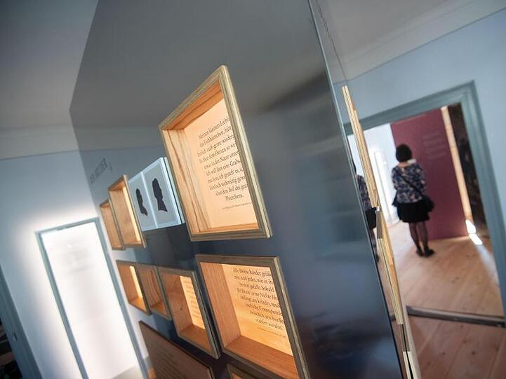 Ausstellungsstücke im ehemaligen Wohnhaus der Familie des Dichters Friedrich Hölderlin.