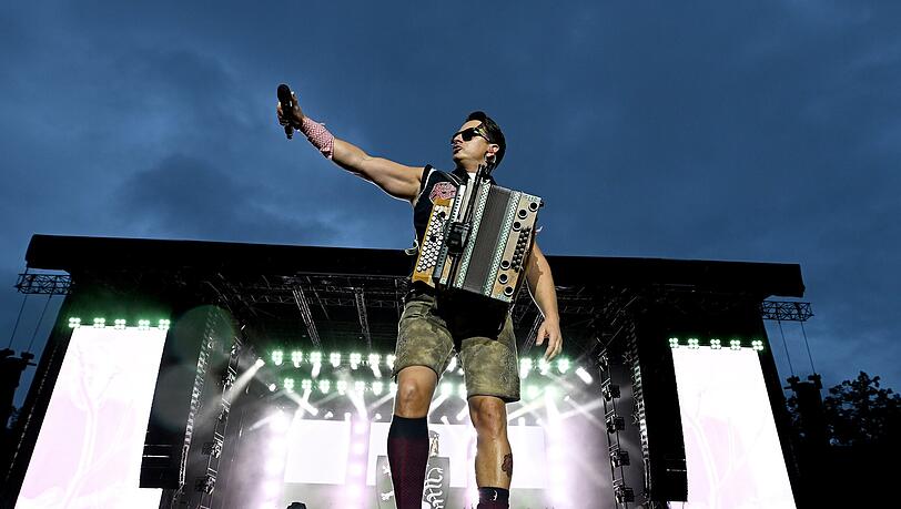 Andreas Gabalier setzte auf sein München-erprobtes Rezept aus Volksmusik, Rock und Mitsing-Pop.