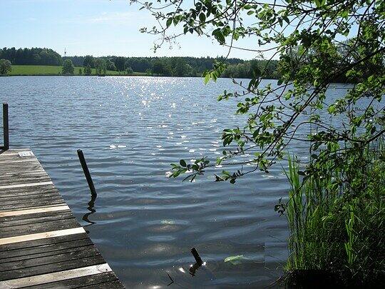 Der idyllische Penzinger See.