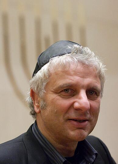 Tatort-Kommissar Udo Wachtveitl beim Fototermin im jüdischen Gemeindezentrum in der Ohel-Jakob-Synagoge am St.-Jakobs-Platz in München. Grund war der ARD-Krimis "Tatort: Ein ganz normaler Fall", der vom Bayerischen Rundfunk produziert wurde. Vor der Ausstrahlung der Sendung am Sonntag (27.11.11) wurde die Episode am Montag in der Jüdischen Gemeinde München gezeigt.