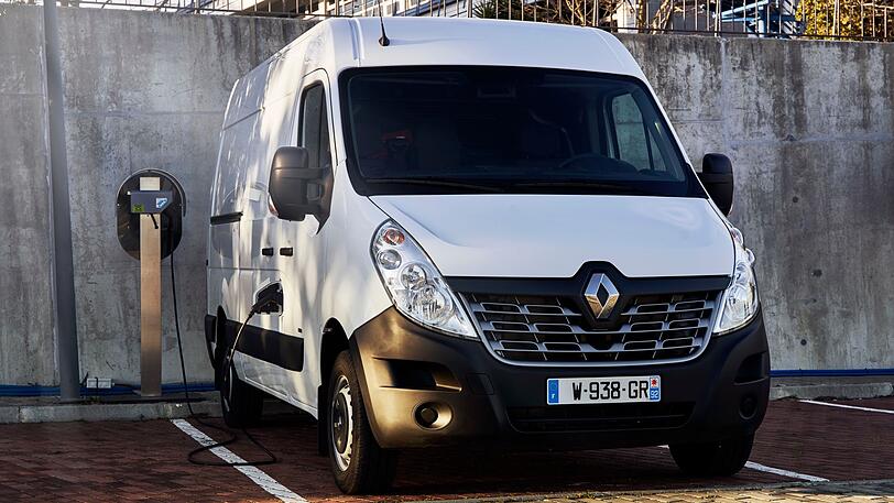 Der rein elektrisch angetriebene Renault Master Z.E. schafft mit einer Akkuladung bis zu 200 Kilometer am Stück.