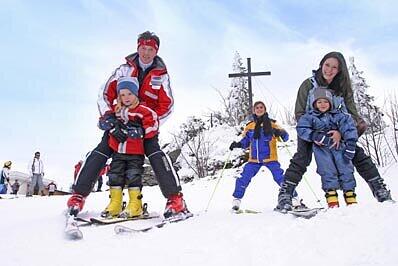 Günstig ist der Familienskiurlaub im Skigebiet Hochficht