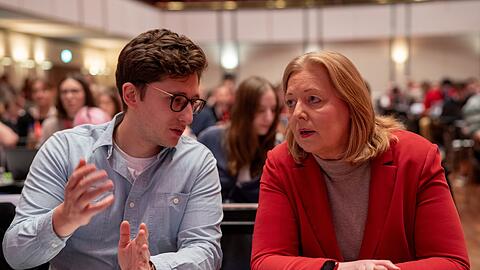 Engagierte Debatte: Juso-Chef T&uuml;rmer und Parteichefin Bas.