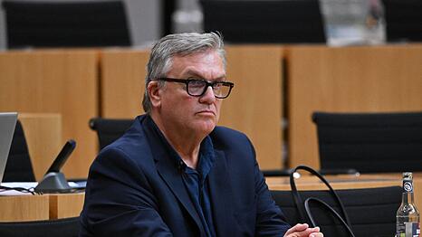 Hape Kerkeling ist Enkel eines NS-Opfers. Seine Meinung zu einem AfD-Verbotsverfahren &auml;u&szlig;erte er bei einer Anh&ouml;rung im Th&uuml;ringer Landtag.
