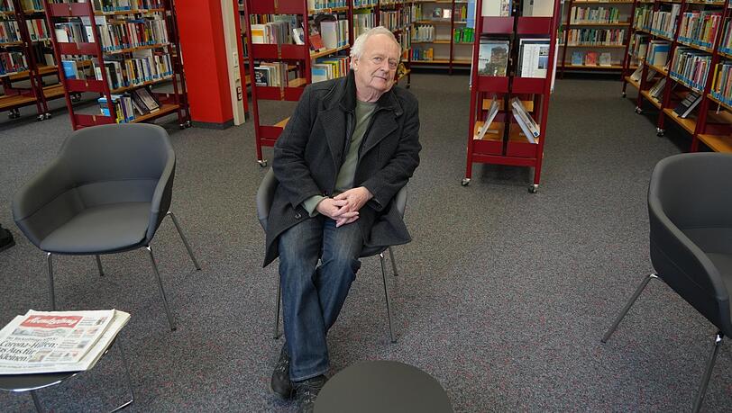Martin Weber (71) ist vor allem froh, dass die Bibliothek nun wieder geöffnet hat. Er kommt häufig her, um Romane auszuleihen und Zeitung zu lesen. Martin Weber (71) ist vor allem froh, dass die Bibliothek nun wieder geöffnet hat. Er kommt häufig her, um Romane auszuleihen und Zeitung zu lesen.