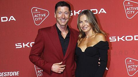 Robert Lewandowski und seine Frau Anna zeigten sich strahlend auf dem roten Teppich in Hamburg.