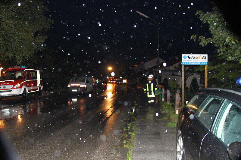 Land unter im Landkreis Rosenheim. Die Bilder von den Aufräumarbeiten in Riedering.