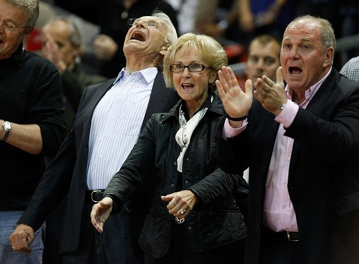 FC Bayern gegen die Phantoms Braunschweig: Die Promis zittern mit den Basketballern. Die Bilder