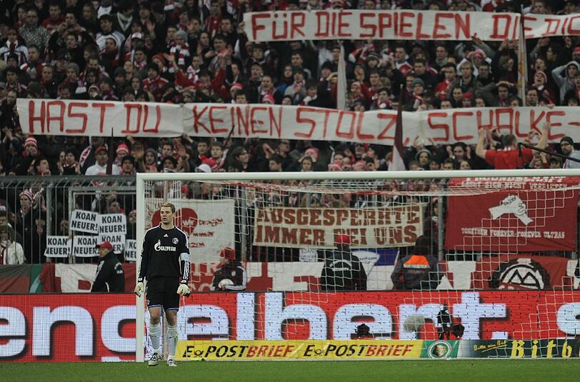 Garant für den 1:0-Auswärtssieg der Schalker war damals ein gewisser Manuel Neuer, an dem die eigentlich besseren Bayern ein ums andere Mal scheiterten.